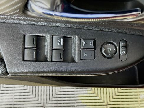 Used 2017 Honda Accord Sport image 19