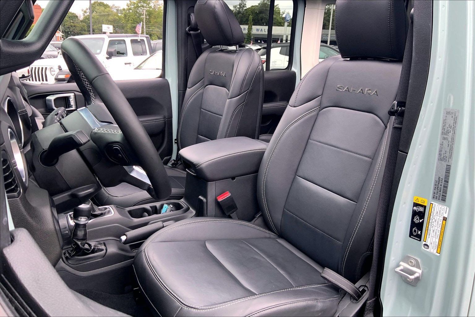 Used 2023 Jeep Wrangler Unlimited Sahara w/ Cold Weather Group AWD/4WD image 8