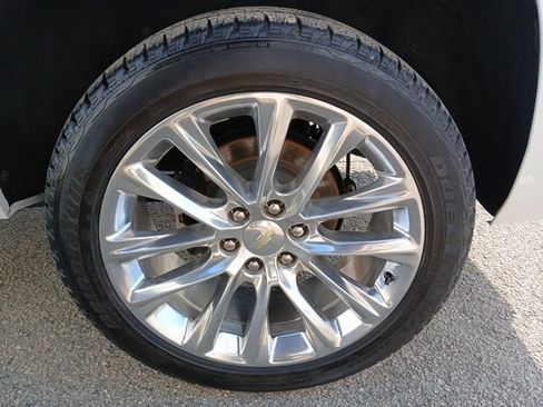 Used 2019 Chevrolet Suburban Premier w/ Premier Plus Edition RWD image 75