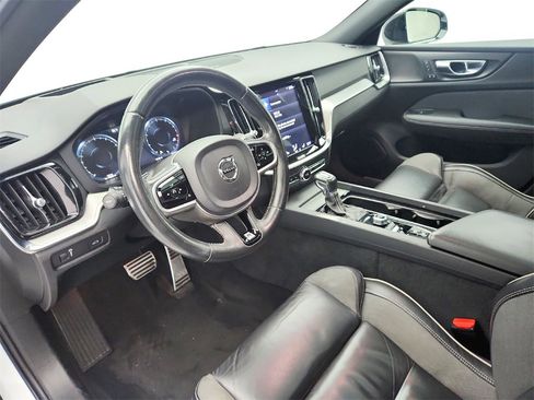 Used 2019 Volvo S60 T6 R-Design image 10