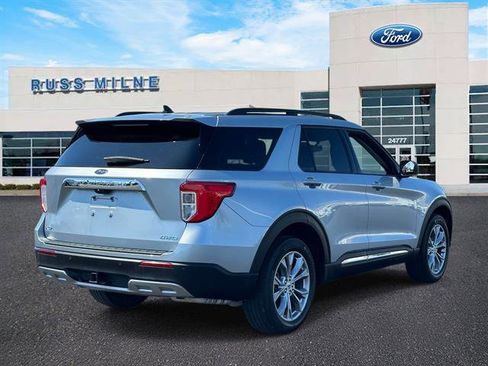 Used 2023 Ford Explorer XLT w/ Equipment Group 202A image 4