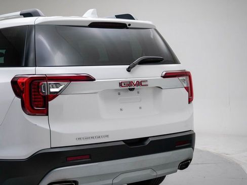 Used 2023 GMC Acadia SLT w/ Preferred Package image 8