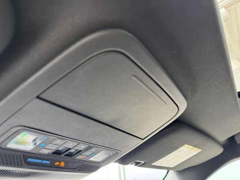 Used 2025 Ford Explorer Platinum image 18