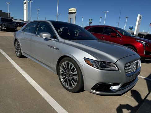 Used 2018 Lincoln Continental Reserve image 2