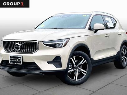 Used 2025 Volvo XC40 B5 Core w/ Climate Package