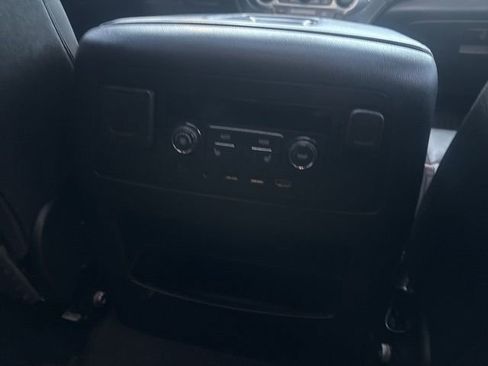 Used 2019 GMC Yukon SLT w/ Premium Edition AWD/4WD image 17