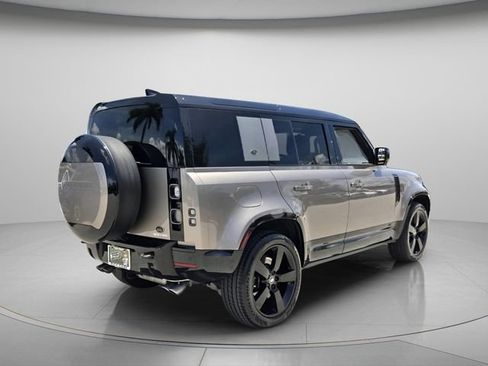 Used 2023 Land Rover Defender 110 V8 AWD/4WD image 7