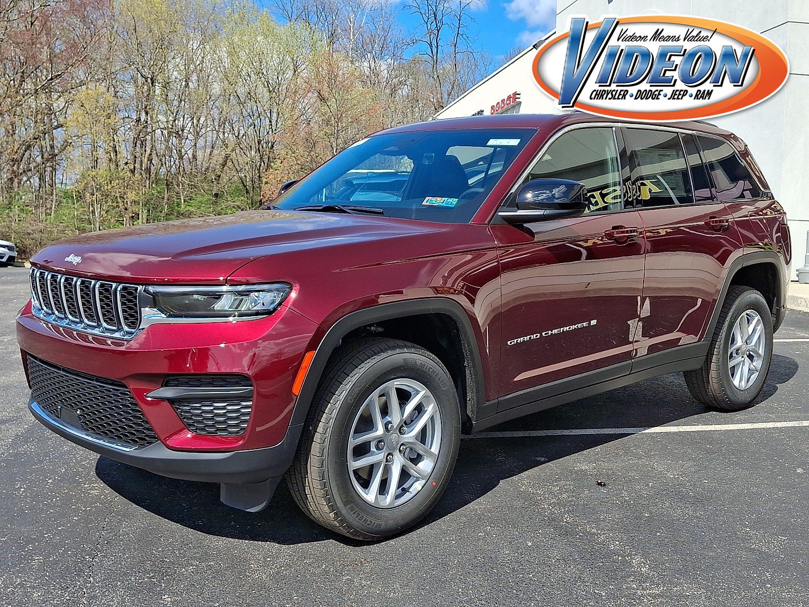 New 2026 Jeep Grand Cherokee Laredo X AWD/4WD image 1