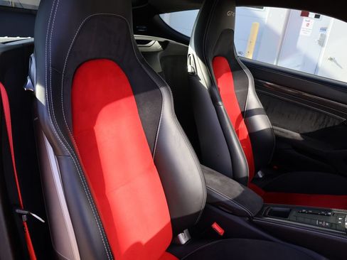 Used 2020 Porsche 718 Cayman GT4 RWD image 11