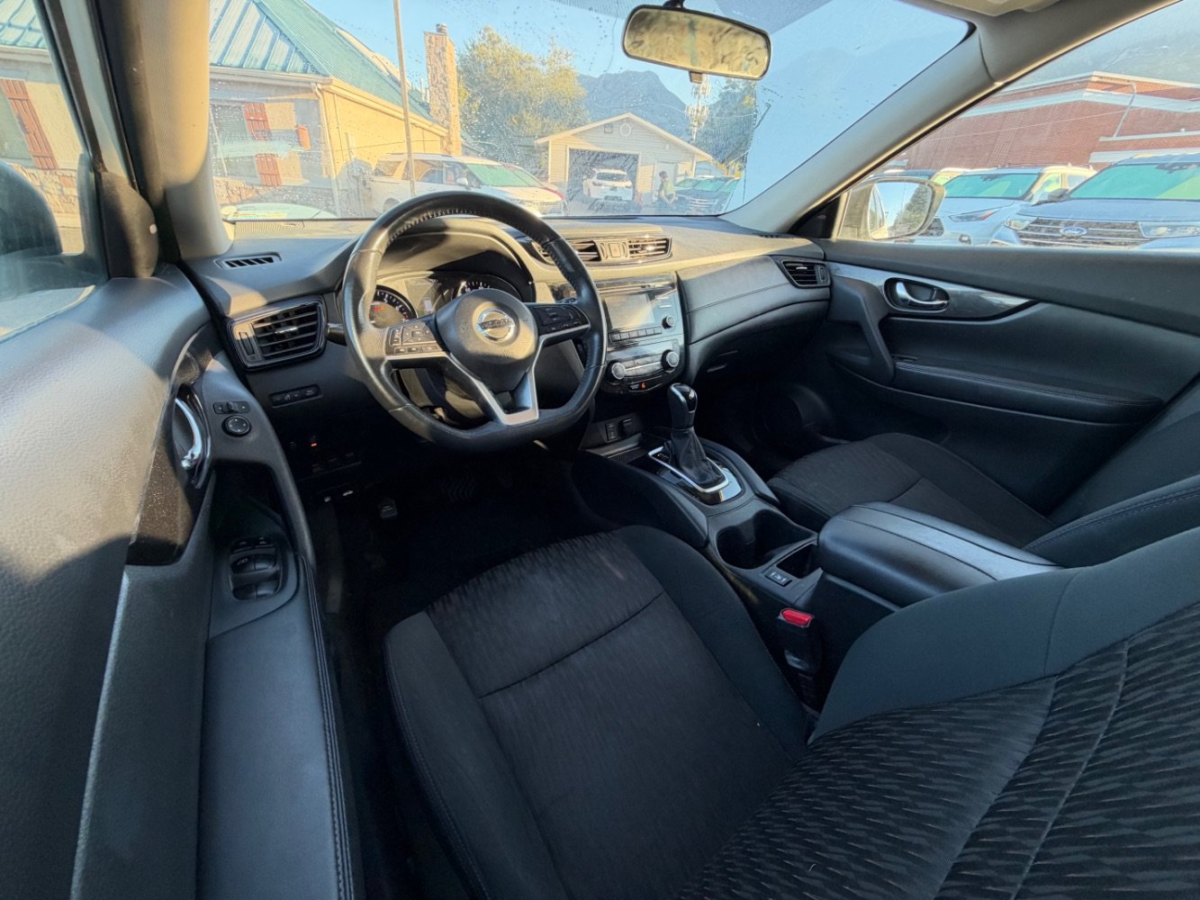 Used 2017 Nissan Rogue SV AWD/4WD image 17
