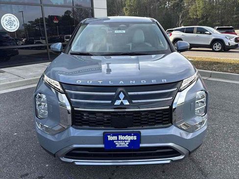 New 2026 Mitsubishi Outlander SE image 2
