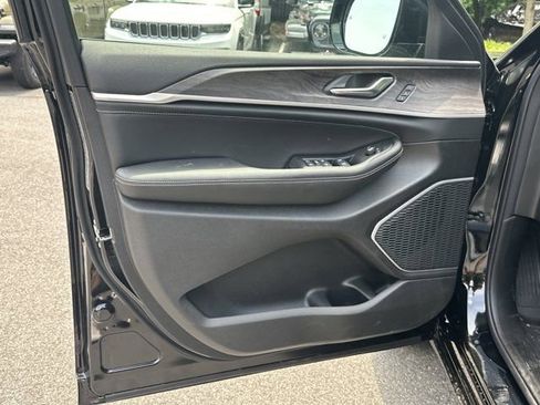 New 2026 Jeep Grand Cherokee Limited AWD/4WD image 10