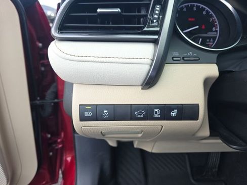 Certified 2020 Toyota Camry XLE image 15