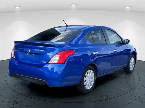 Used 2016 Nissan Versa SV FWD image 3