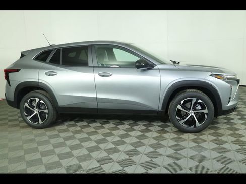 New 2026 Chevrolet Trax RS w/ Sunroof Package image 2