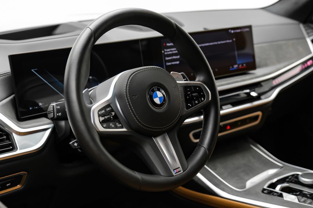 Used 2025 BMW X7 xDrive40i w/ M Sport Package AWD/4WD image 18