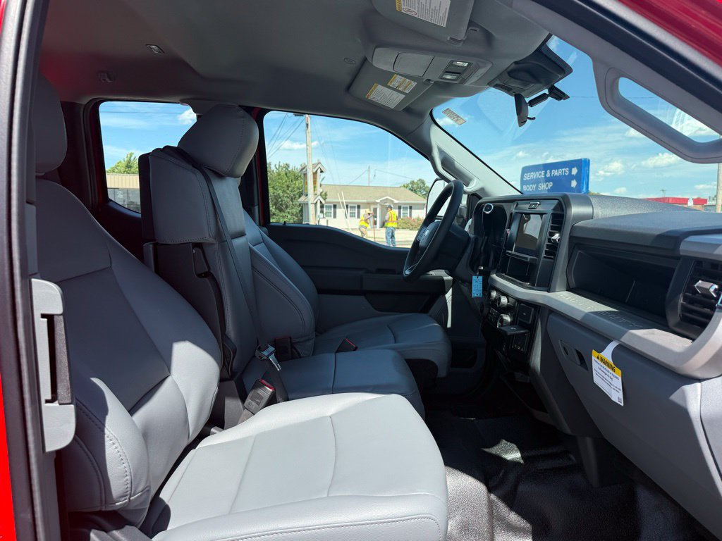 New 2025 Ford F250 XL w/ 360-Degree Camera Package RWD image 32