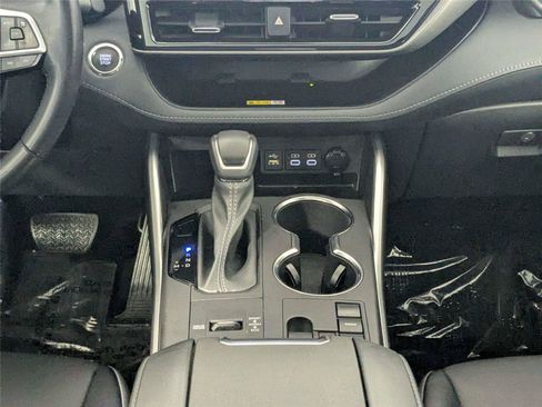 Used 2023 Toyota Highlander XLE FWD image 46