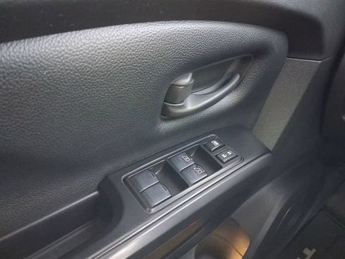 Used 2017 Nissan Titan S AWD/4WD image 16