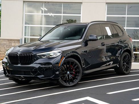 Used 2022 BMW X5 xDrive40i w/ M Sport Package AWD/4WD image 2