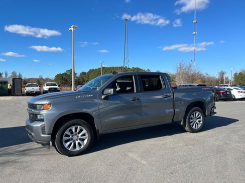 Used 2020 Chevrolet Silverado 1500 Custom w/ Custom Value Package image 4