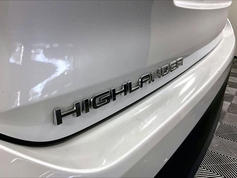 Used 2022 Toyota Highlander XLE image 29