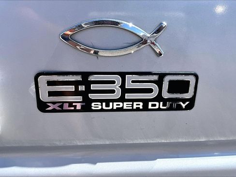 Used 2005 Ford E-350 and Econoline 350 XL RWD image 25