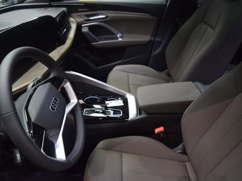 New 2025 Audi Q5 2.0T Premium Plus w/ Premium Plus image 4