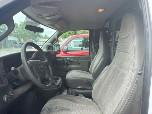 Used 2017 GMC Savana 2500 image 5