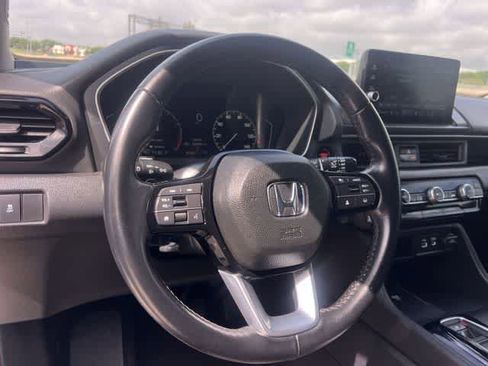 Certified 2025 Honda Pilot Touring image 17