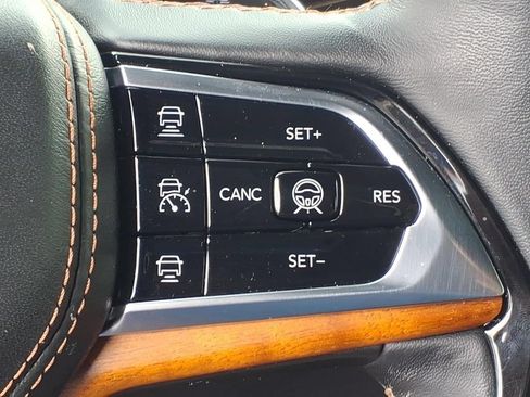 Used 2023 Jeep Grand Cherokee L Summit AWD/4WD image 11