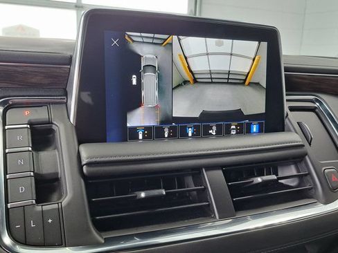Used 2022 Chevrolet Tahoe LT w/ Luxury Package AWD/4WD image 16