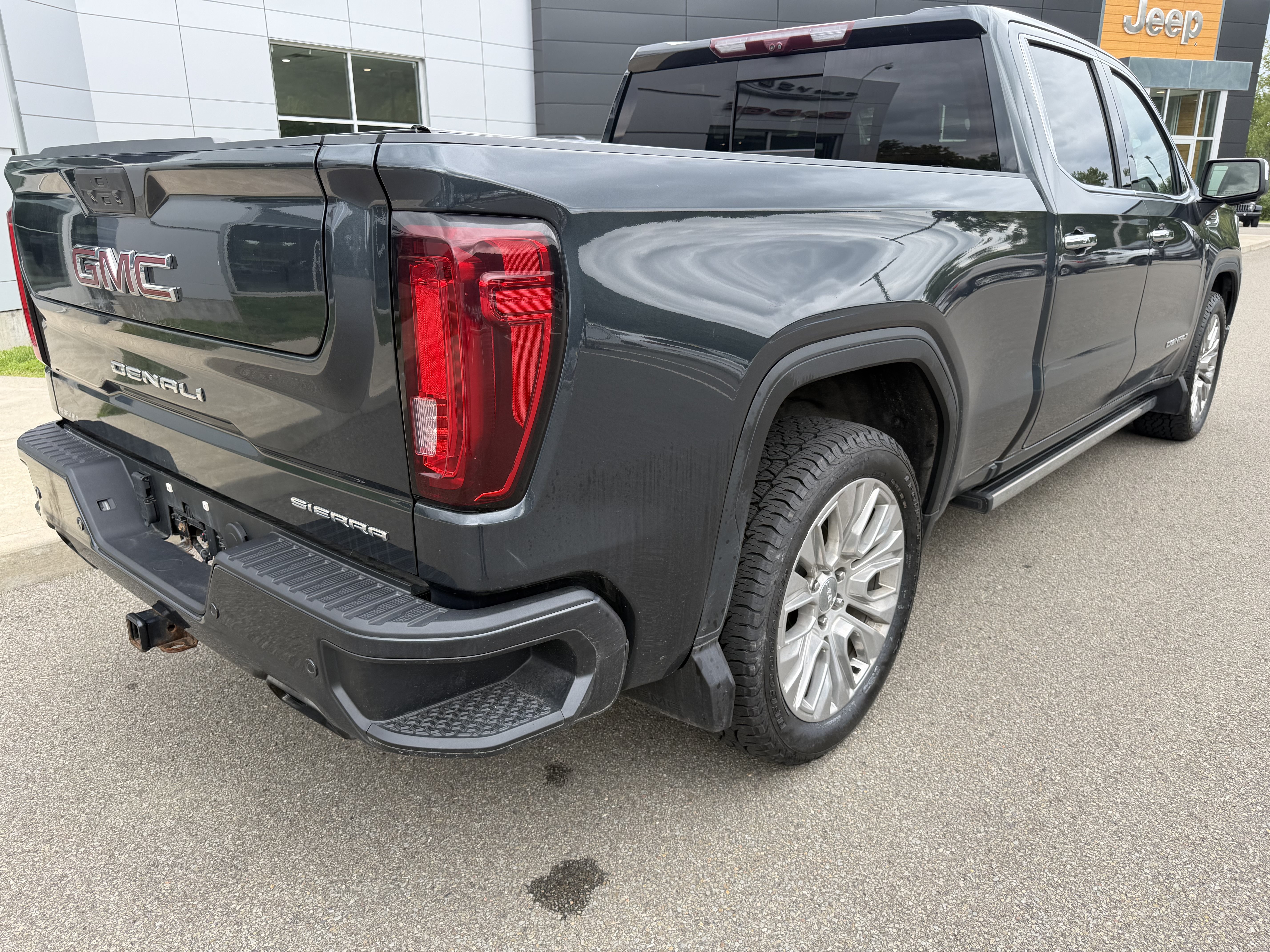 Used 2021 GMC Sierra 1500 Denali w/ Denali Ultimate Package AWD/4WD image 3
