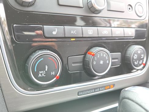 Used 2014 Volkswagen Passat 1.8T SE image 31