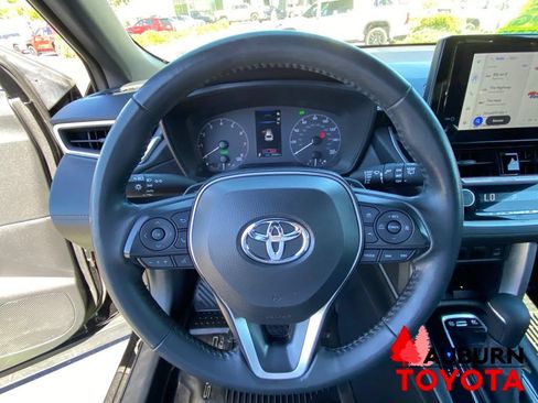 Used 2024 Toyota Corolla Cross AWD Hybrid w/ Moonroof Package image 35