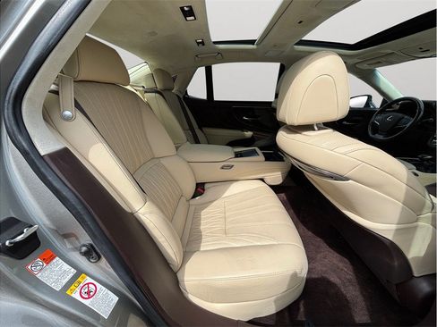 Used 2018 Lexus LS 500 w/ Luxury Package RWD image 46