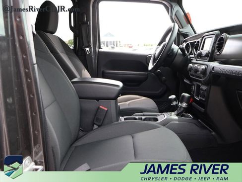 Used 2018 Jeep Wrangler Unlimited Sport AWD/4WD image 9