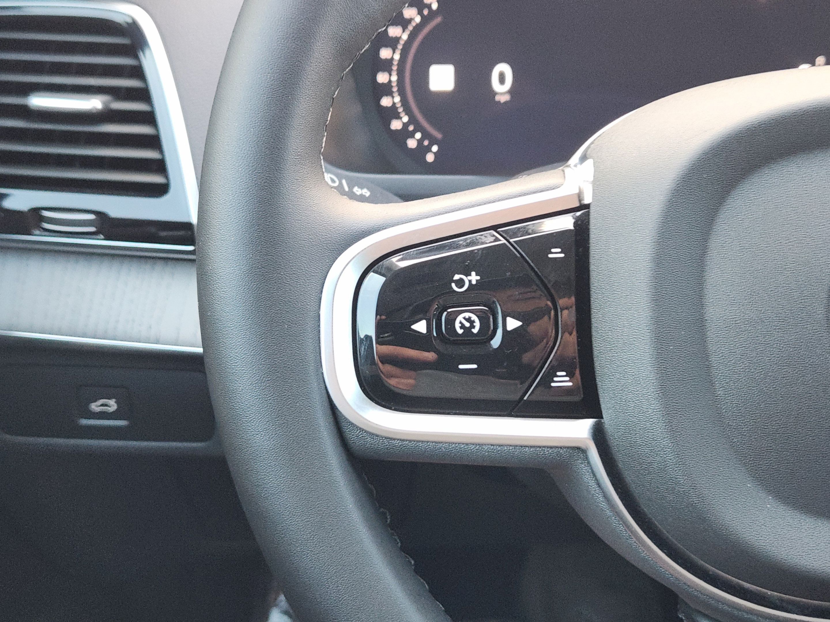 Used 2024 Volvo XC90 B6 Ultimate AWD/4WD image 23