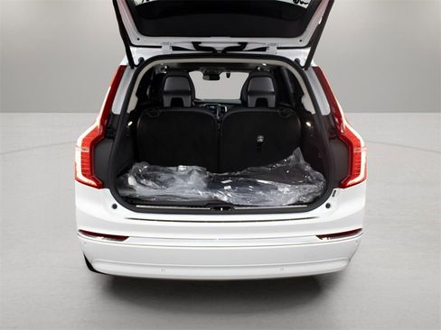 New 2025 Volvo XC90 T8 Ultra w/ Protection Package Premier image 12