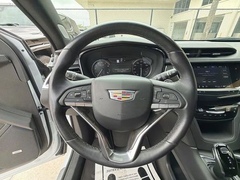 Certified 2024 Cadillac XT6 Premium Luxury FWD image 22