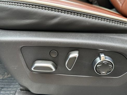 Certified 2025 GMC Sierra 2500 Denali Ultimate AWD/4WD image 12