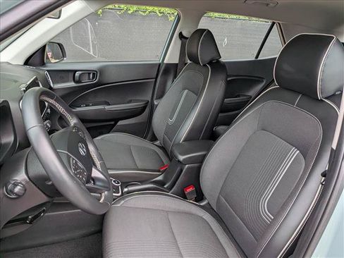 Certified 2025 Hyundai Venue Limited FWD image 22