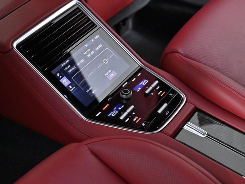 Used 2020 Porsche Panamera GTS image 39