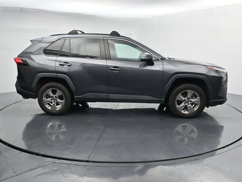 Used 2022 Toyota RAV4 XLE AWD/4WD image 9