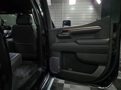 Used 2023 Chevrolet Silverado 1500 High Country w/ Technology Package image 39