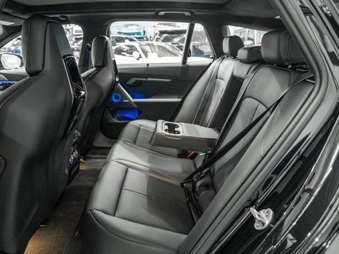 Used 2025 BMW M5 Touring w/ M Driver's Package image 32