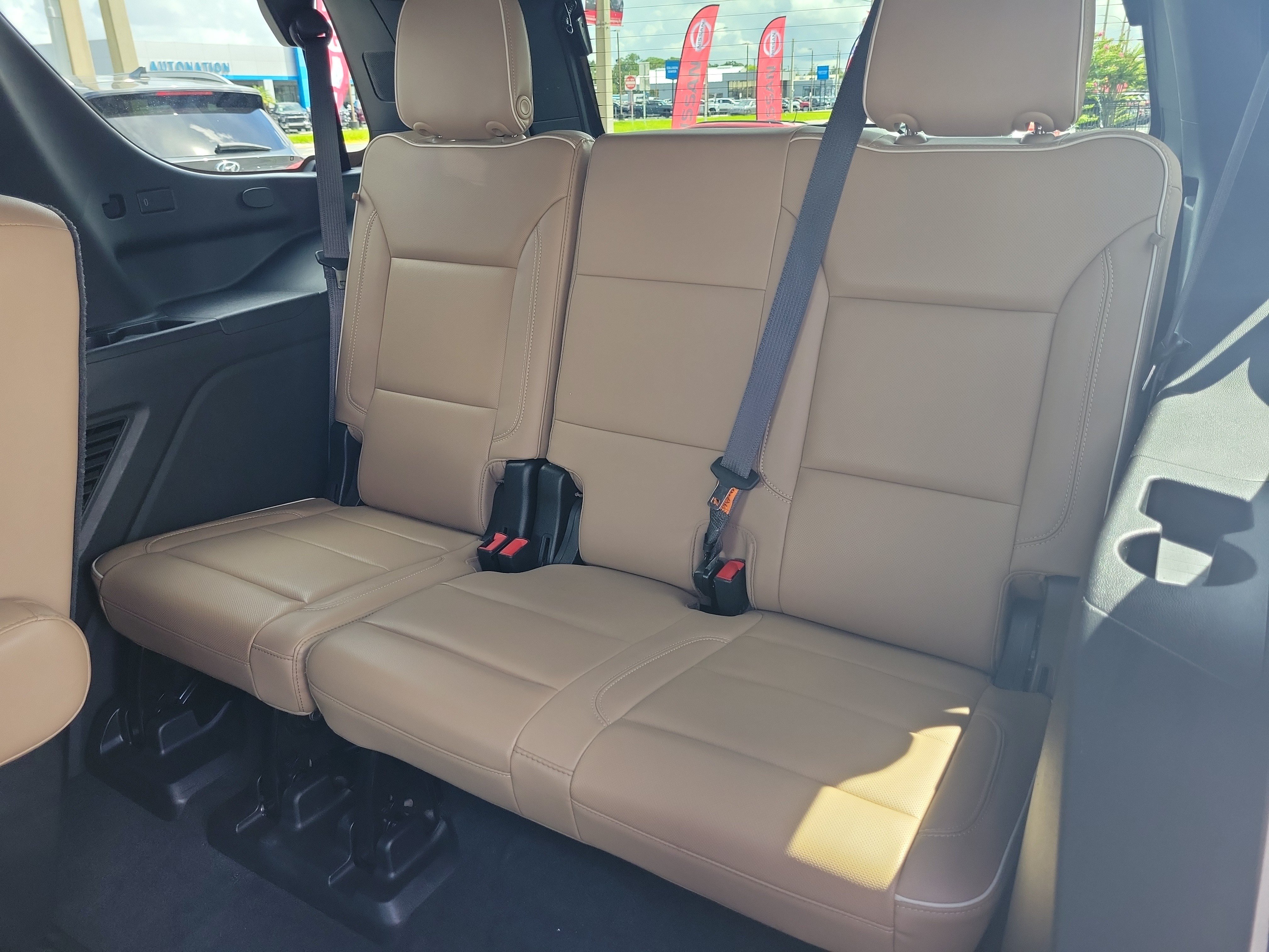 Used 2021 Chevrolet Tahoe Premier w/ Premium Package AWD/4WD image 16