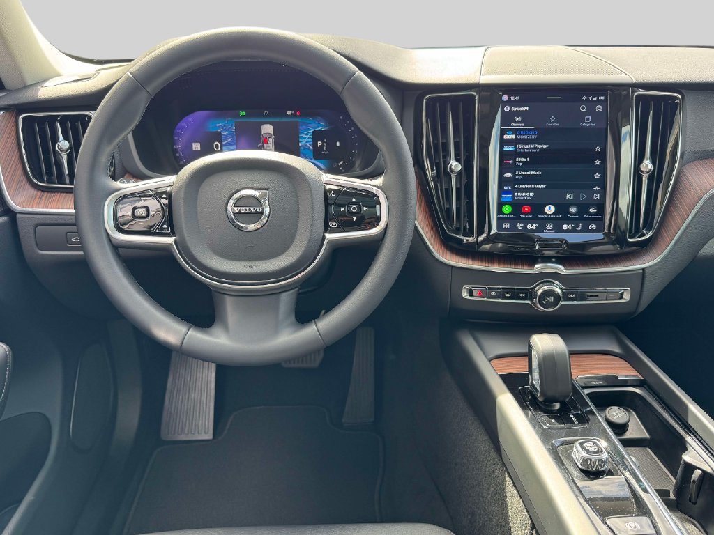 Used 2023 Volvo XC60 B5 Plus w/ Climate Package AWD/4WD image 15