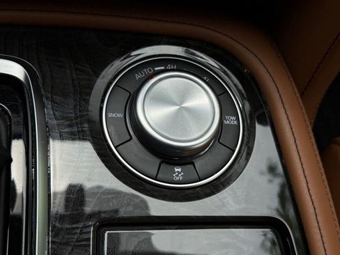 Used 2024 INFINITI QX80 Sensory AWD/4WD image 34