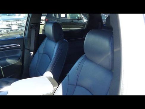 Used 2024 Buick Enclave Premium image 19